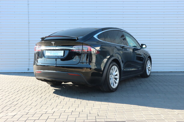 Tesla Model X, 6 мест, 2017 г.