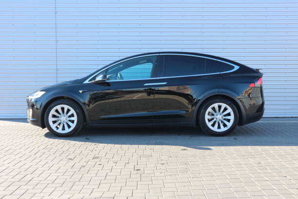 Tesla Model X, 6 мест, 2017 г.