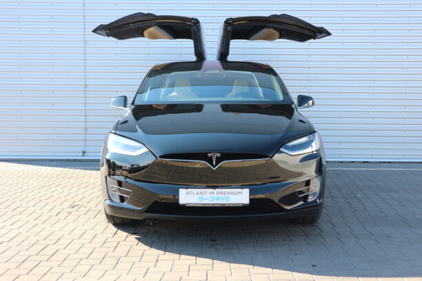 Tesla Model X, 6 мест, 2017 г.