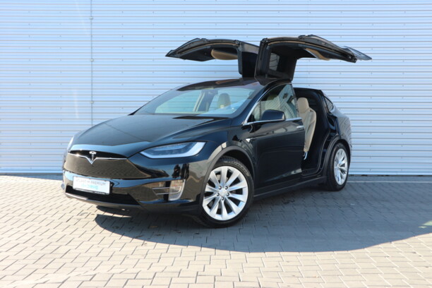 Tesla Model X, 6 мест, 2017 г.