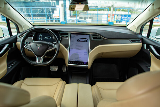 Tesla Model X, 2017 г.