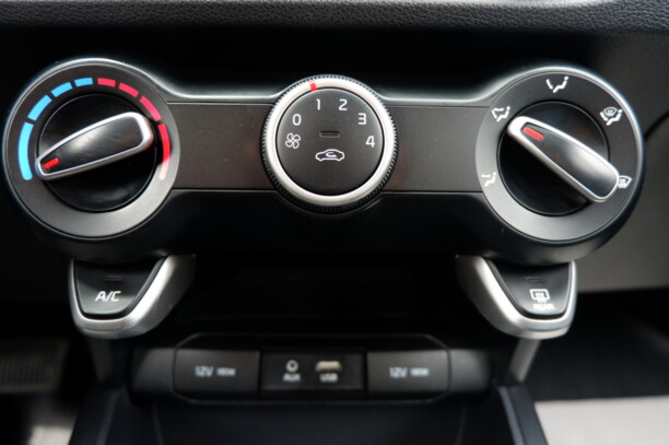 Kia Rio IV X-Line, 2018 г.