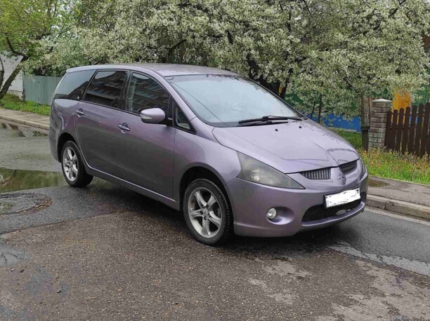 Mitsubishi Grandis, 7 мест, 2004 г.