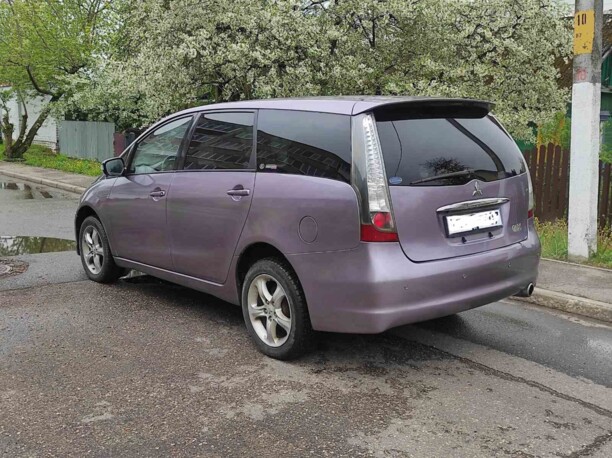 Mitsubishi Grandis, 7 мест, 2004 г.