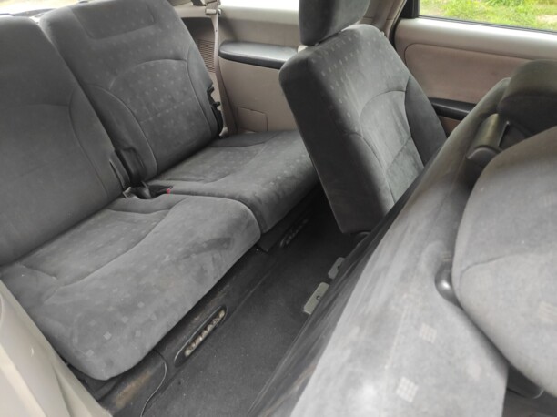 Mitsubishi Grandis, 7 мест, 2004 г.
