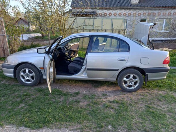 Toyota Avensis I (T220) · Рестайлинг, 2001 г.