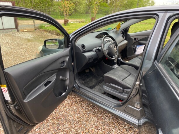 Toyota Yaris II (XP9) · Рестайлинг, 2009 г.