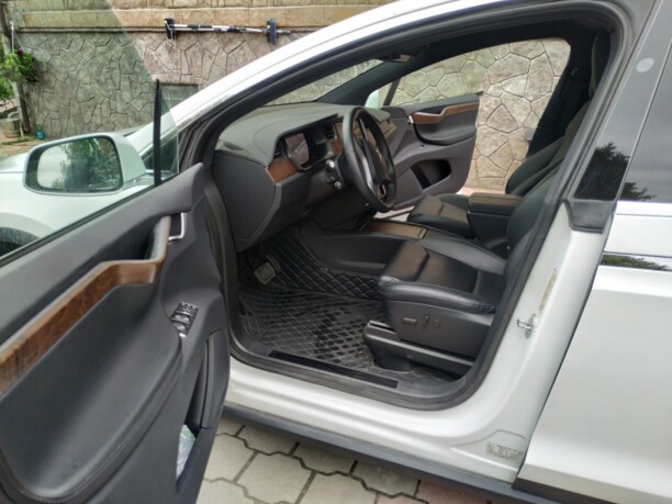 Tesla Model X, 7 мест, 2020 г.