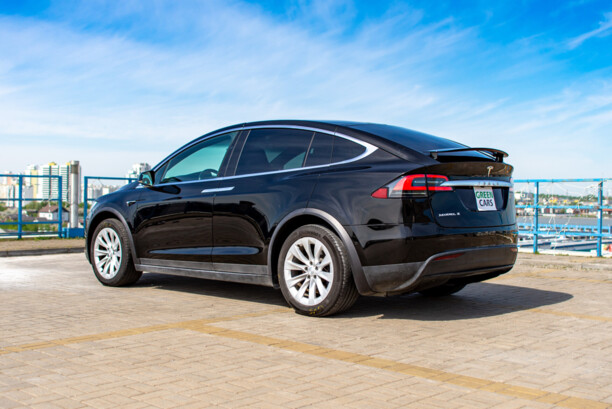 Tesla Model X, 7 мест, 2018 г.