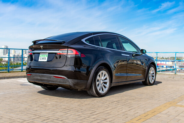 Tesla Model X, 7 мест, 2018 г.