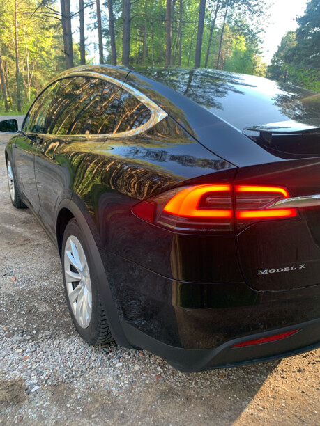Tesla Model X, 6 мест, 2016 г.