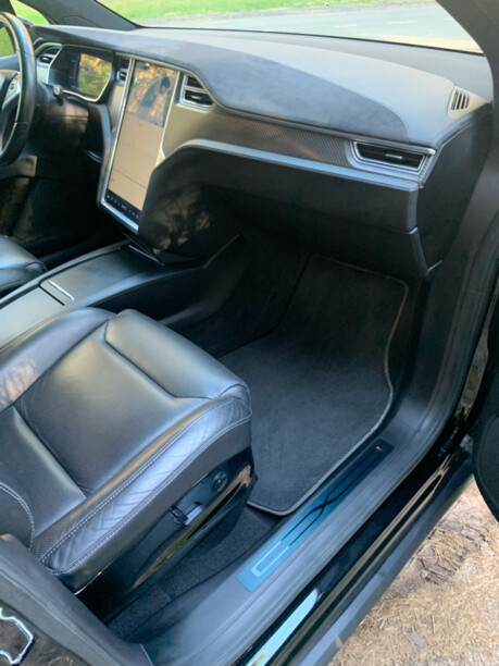 Tesla Model X, 6 мест, 2016 г.