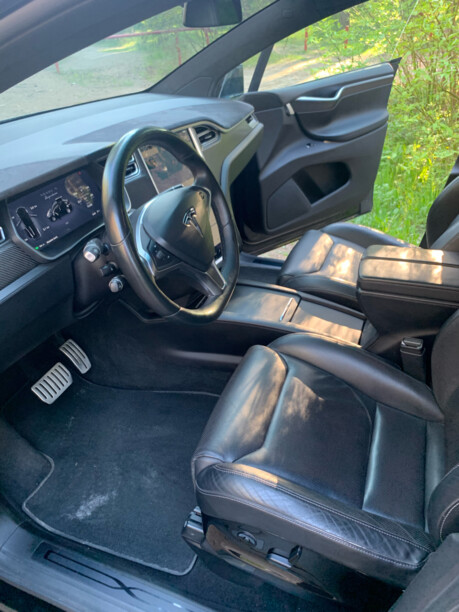 Tesla Model X, 6 мест, 2016 г.