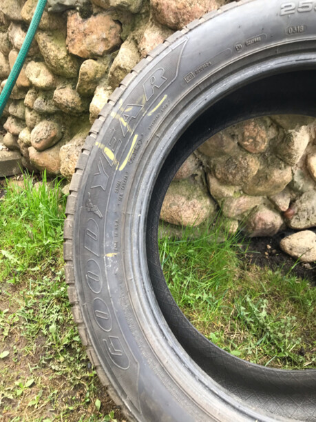 Легковые шины GoodYear eagle f1 255/50 R19 1 шт.