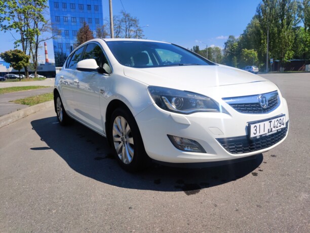Opel Astra J, 2010 г.