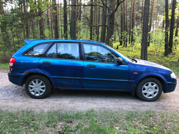 Mazda 323F, 1998 г.