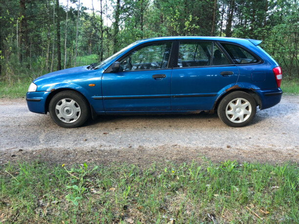 Mazda 323F, 1998 г.
