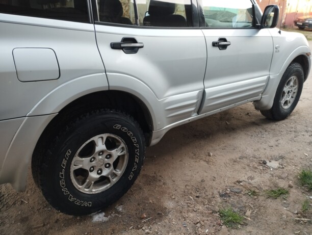 Mitsubishi Montero III, 7 мест, 2000 г.