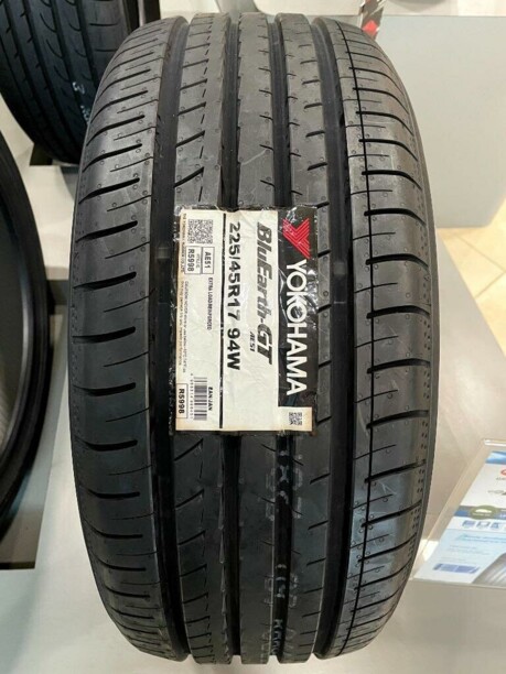 Легковые шины Yokohama BluEarth GT AE51 245/40 R18 4 шт.