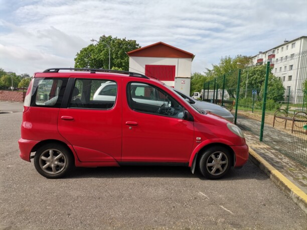 Toyota Yaris Verso, 2002 г.