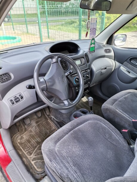 Toyota Yaris Verso, 2002 г.