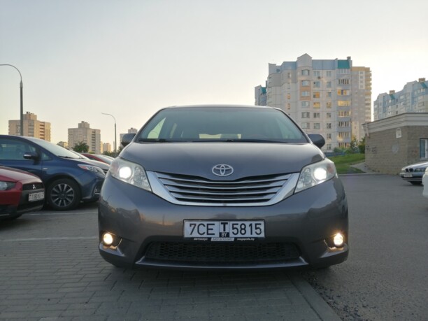 Toyota Sienna III (XL30), 7 мест, 2011 г.