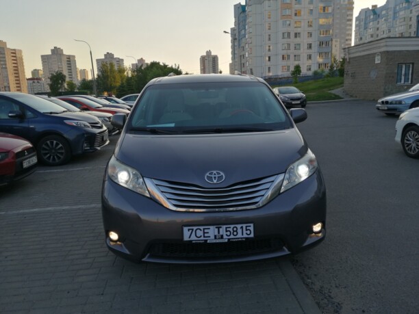 Toyota Sienna III (XL30), 7 мест, 2011 г.