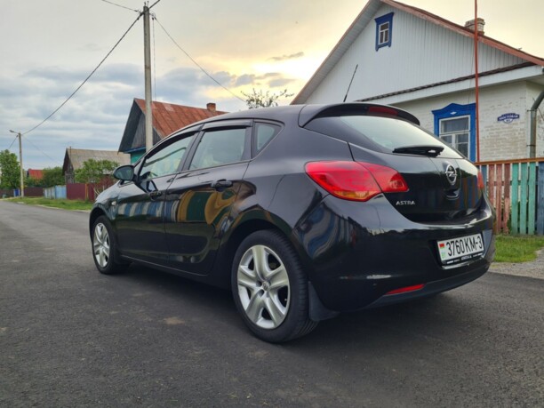 Opel Astra J, 2010 г.