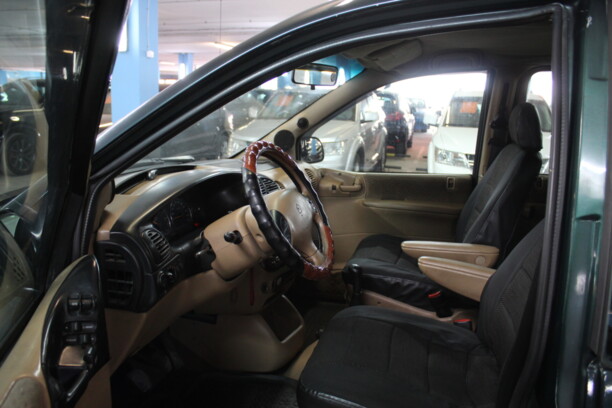 Chrysler Voyager III, 7 мест, 1999 г.