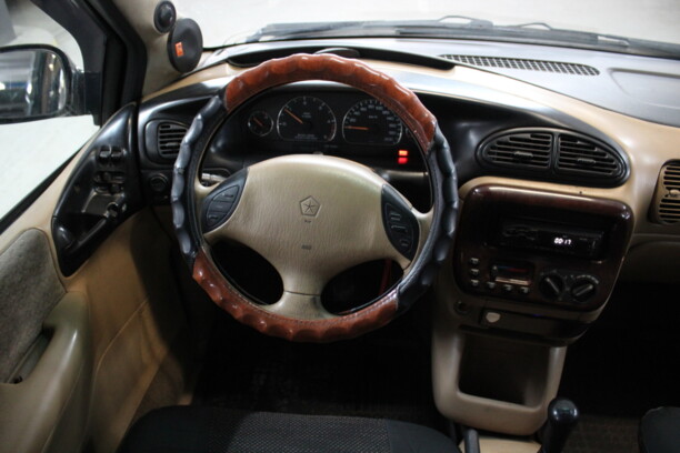 Chrysler Voyager III, 7 мест, 1999 г.