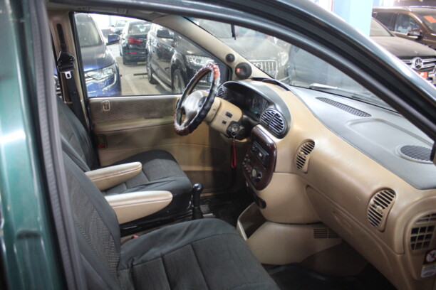 Chrysler Voyager III, 7 мест, 1999 г.