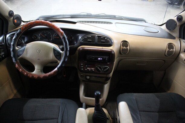 Chrysler Voyager III, 7 мест, 1999 г.