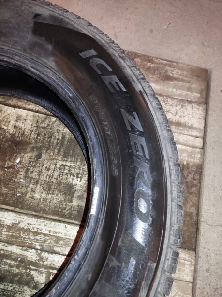 Легковые шины Pirelli ICE ZERO 235/65 R18 4 шт.