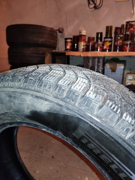 Легковые шины Pirelli ICE ZERO 235/65 R18 4 шт.