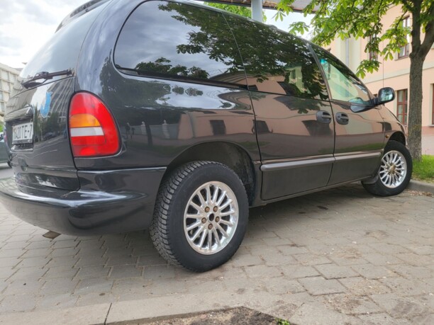 Chrysler Voyager III, 7 мест, 1999 г.