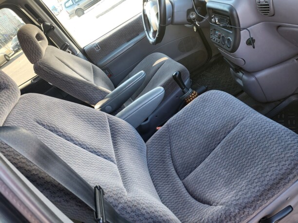 Chrysler Voyager III, 7 мест, 1999 г.