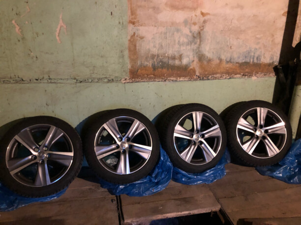 Lexus 8x18 5x114.3 4 шт.
