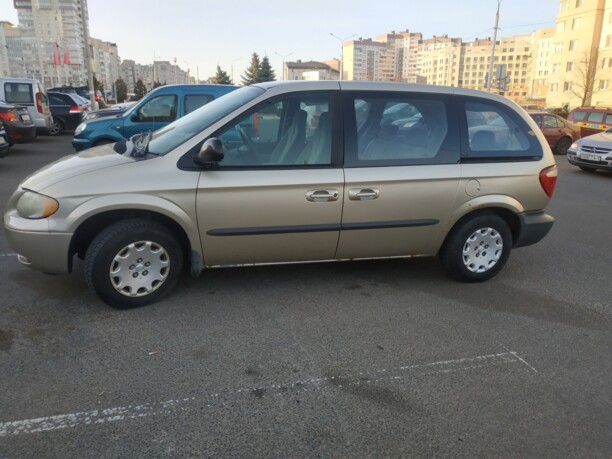 Chrysler Voyager IV, 7 мест, 2003 г.