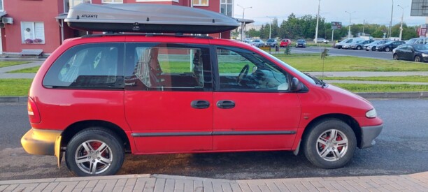 Chrysler Voyager III, 7 мест, 2000 г.