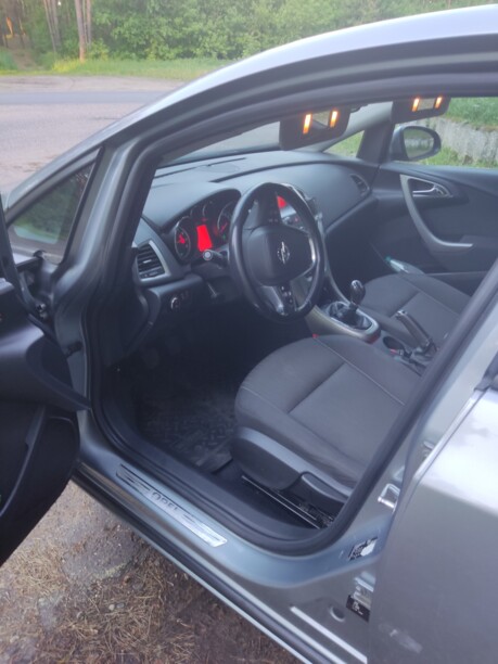 Opel Astra J, 2010 г.