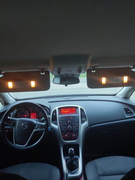 Opel Astra J, 2010 г.