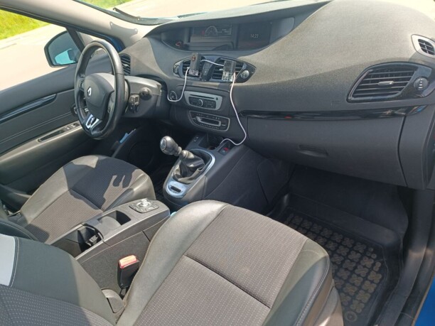 Renault Grand Scenic III · 2-й рестайлинг, 7 мест, 2015 г.