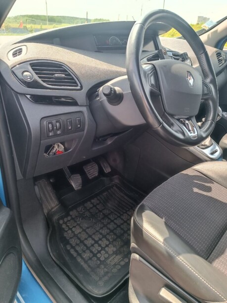 Renault Grand Scenic III · 2-й рестайлинг, 7 мест, 2015 г.