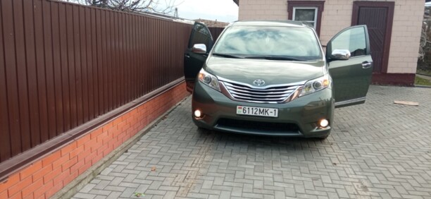 Toyota Sienna III (XL30), 7 мест, 2010 г.