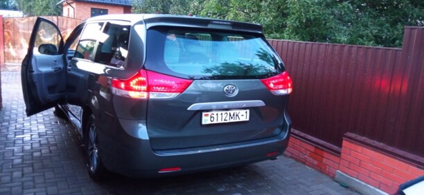 Toyota Sienna III (XL30), 7 мест, 2010 г.