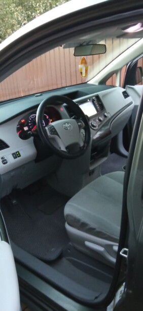 Toyota Sienna III (XL30), 7 мест, 2010 г.