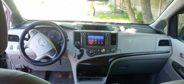 Toyota Sienna III (XL30), 7 мест, 2010 г.