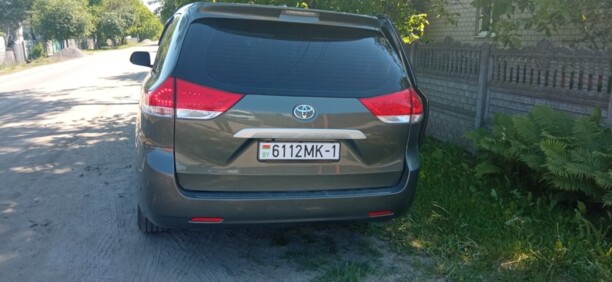 Toyota Sienna III (XL30), 7 мест, 2010 г.