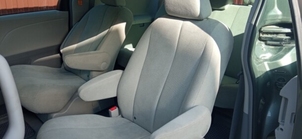 Toyota Sienna III (XL30), 7 мест, 2010 г.
