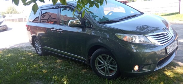 Toyota Sienna III (XL30), 7 мест, 2010 г.